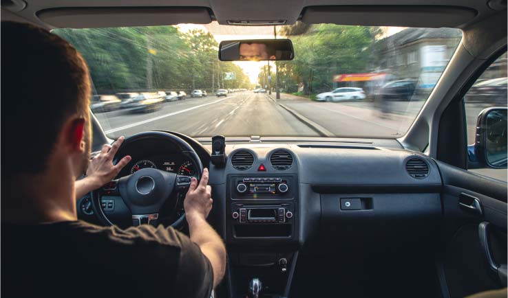 Cuánto tiempo debo dejar mi carro encendido para recargar la batería